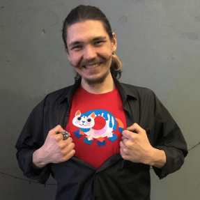 Красная футболка