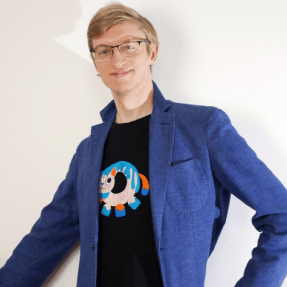 Чёрная футболка